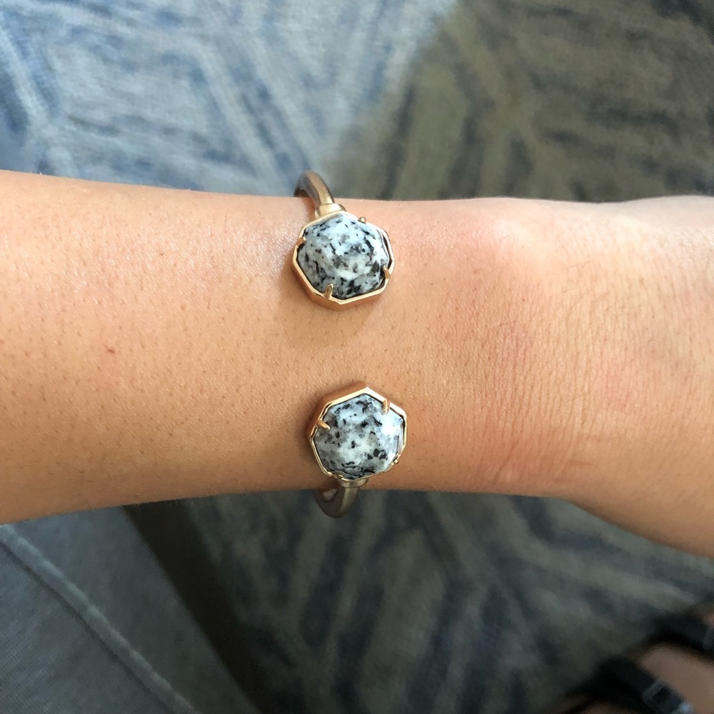 SEASONAL Kendra Scott Cuff - granite & rose gold